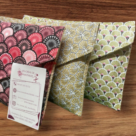 Pochette chic simillicuir avec 8 lingetttes.JPG0